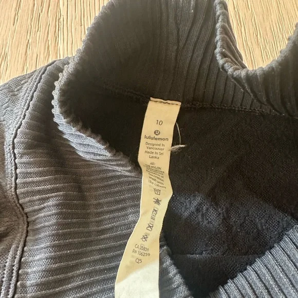 LULULEMON TOP - Picture 2 of 2